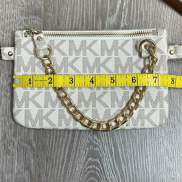Michael Kors Signature Vanilla and Gold Chain Belt Bag Pouch Fanny Pack Purse M - Picture 3 of 12